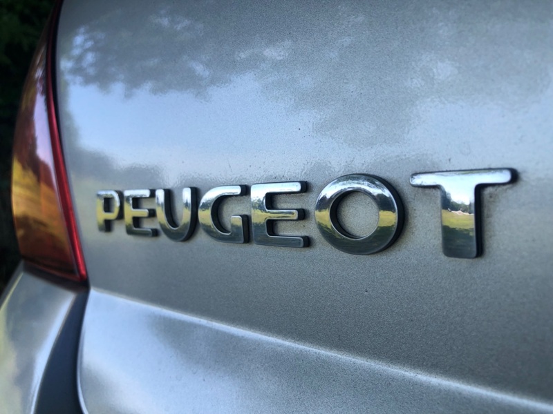 PEUGEOT 407