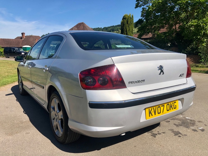 PEUGEOT 407